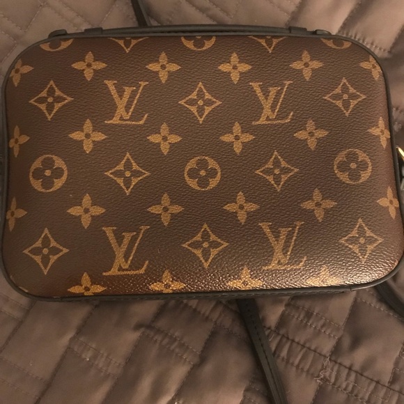 Authentic Louis Vuitton Saintongue Shoulder Bag - Picture 2 of 8